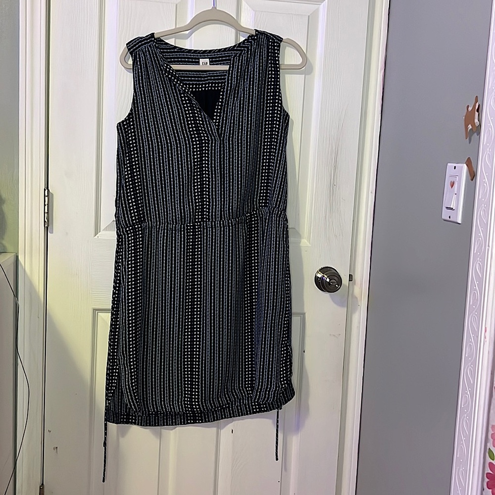 Patterned dress with drawstring waist and pockets